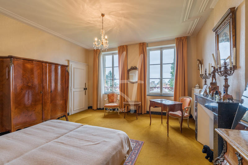 Maison - 226 m² - 7 pièces