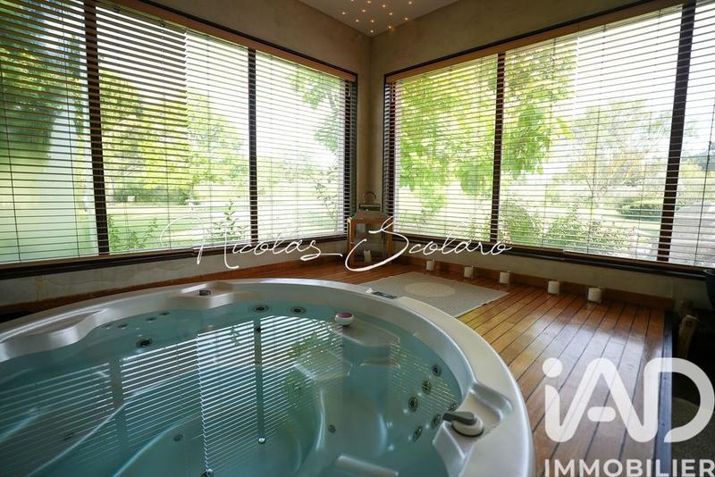 Maison - 310 m² - 8 pièces