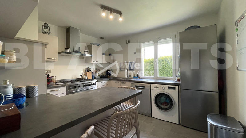 Maison - 144 m² - 8 pièces