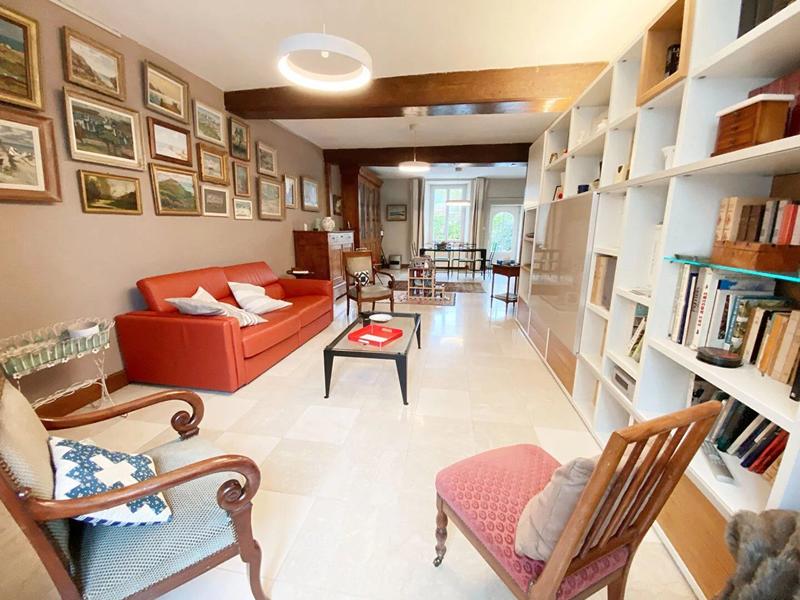 Maison - 343 m² - 12 pièces