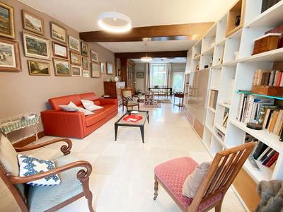 Maison - 343 m² - 12 pièces