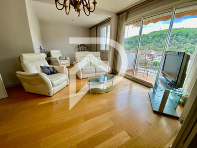 Appartement - 97 m² - 5 pièces