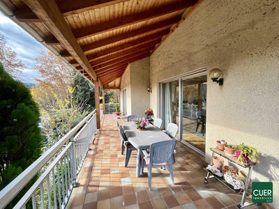Maison - 245 m² - 9 pièces