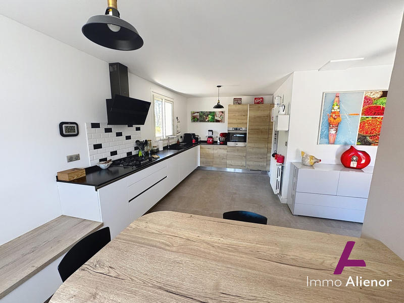 Maison - 209 m² - 5 pièces