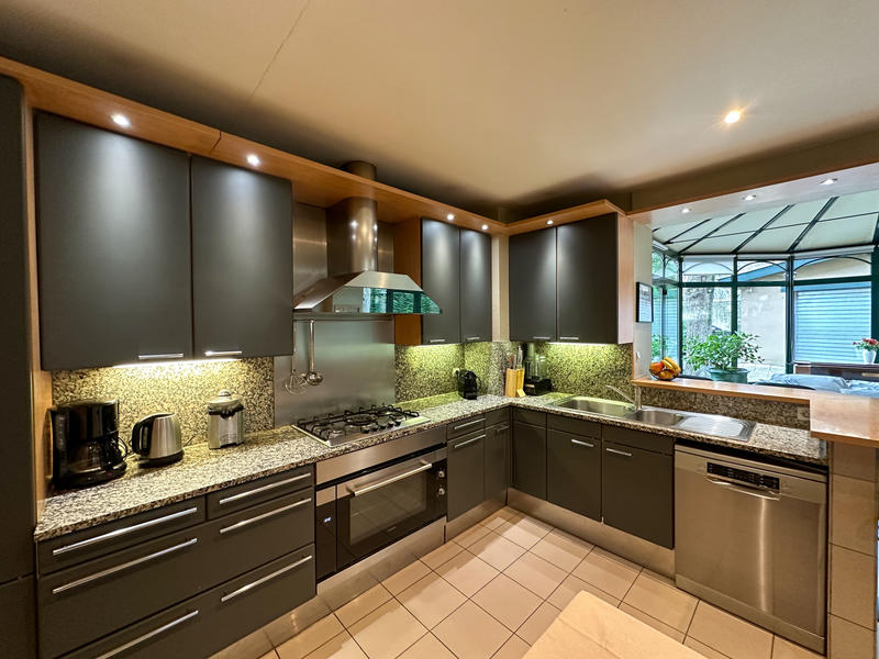 Maison - 317 m² - 10 pièces