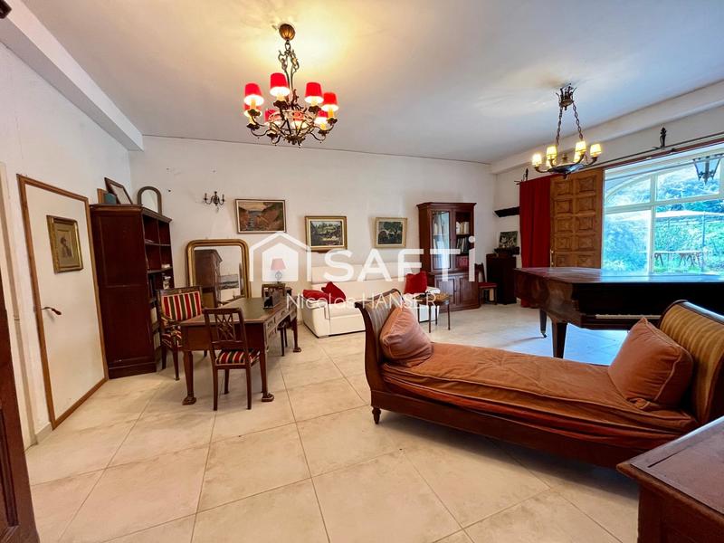 Maison - 281 m² - 8 pièces