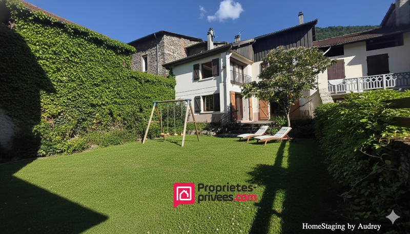 Maison - 228 m² - 7 pièces