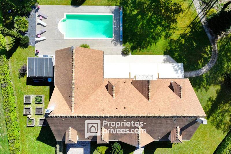 Propriété - 330 m² - 10 pièces