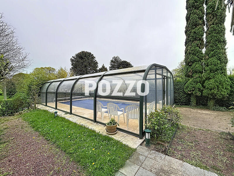 Maison - 256 m² - 8 pièces