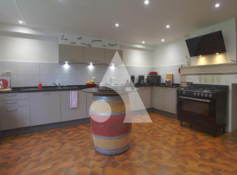 Demeure - 600 m² - 17 pièces