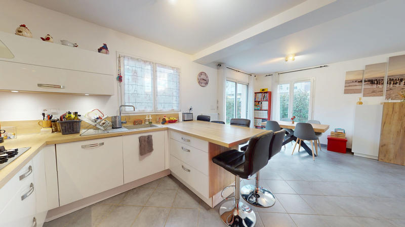 Maison - 90 m² - 5 pièces