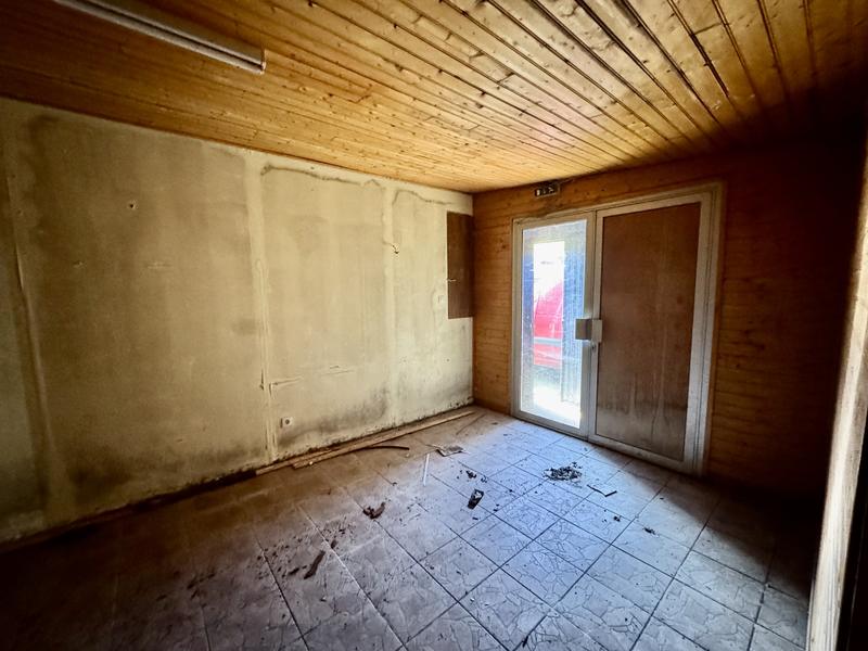 Parking / Garage - 208 m²