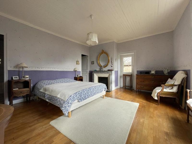 Demeure - 165 m² - 8 pièces