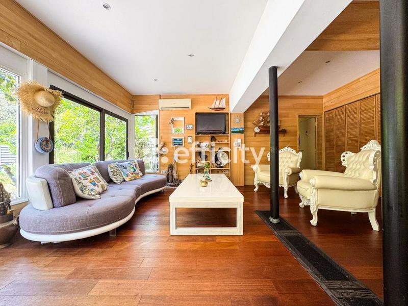 Maison - 112 m² - 6 pièces