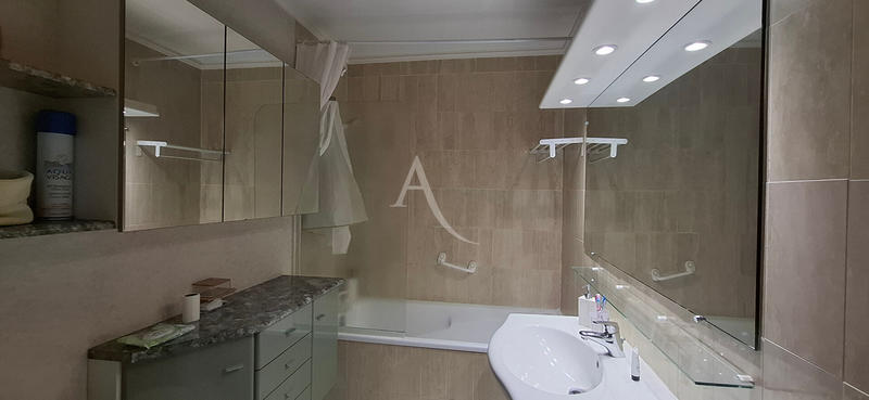 Appartement - 100 m² - 5 pièces