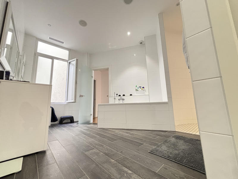 Appartement - 269 m² - 6 pièces