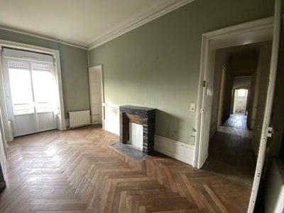 Maison - 275 m² - 12 pièces