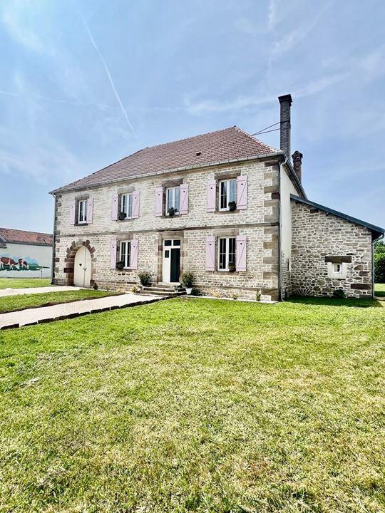 Maison - 220 m² - 8 pièces