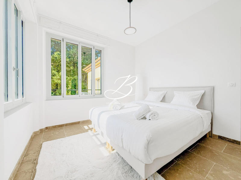 Villa - 258 m² - 10 pièces