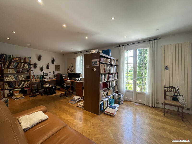 Villa - 249 m² - 9 pièces