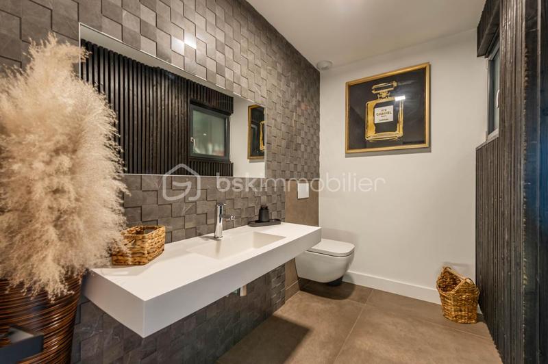 Villa - 300 m² - 7 pièces