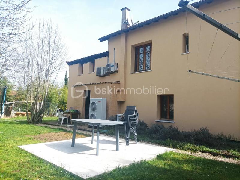 Maison - 222 m² - 9 pièces