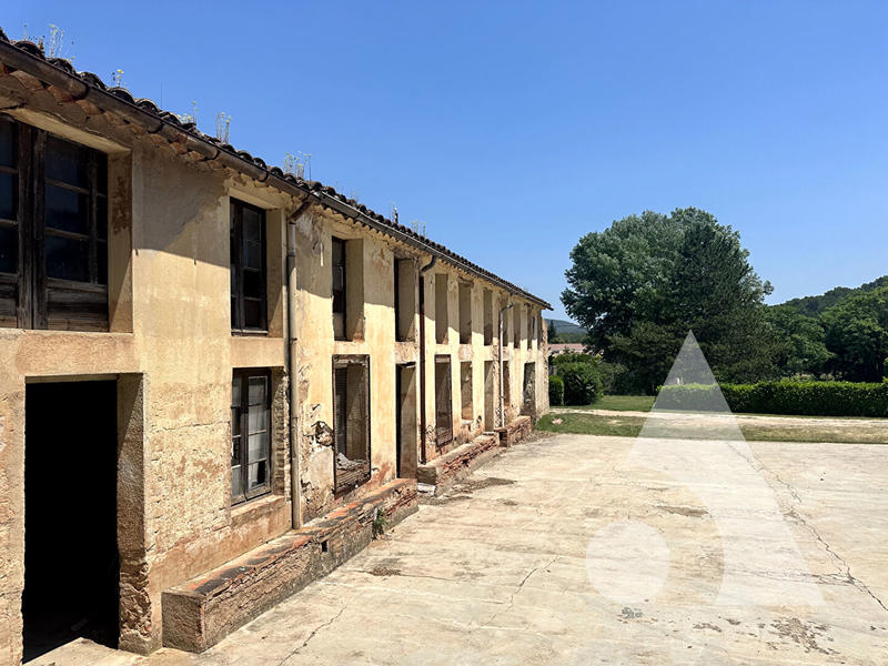 Maison - 714 m² - 7 pièces