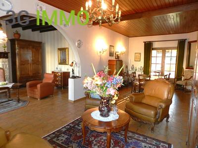 Maison - 230 m² - 10 pièces