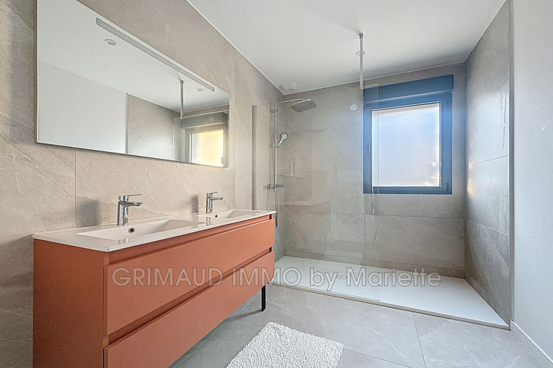 Villa - 240 m² - 5 pièces