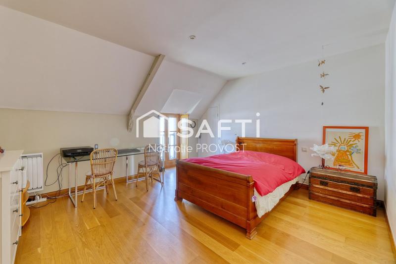 Maison - 212 m² - 8 pièces