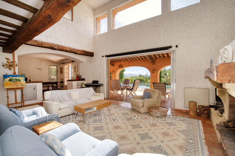 Maison - 220 m² - 7 pièces