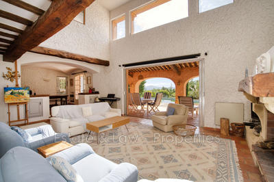 Maison - 220 m² - 7 pièces