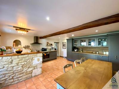 Propriété - 216 m² - 8 pièces