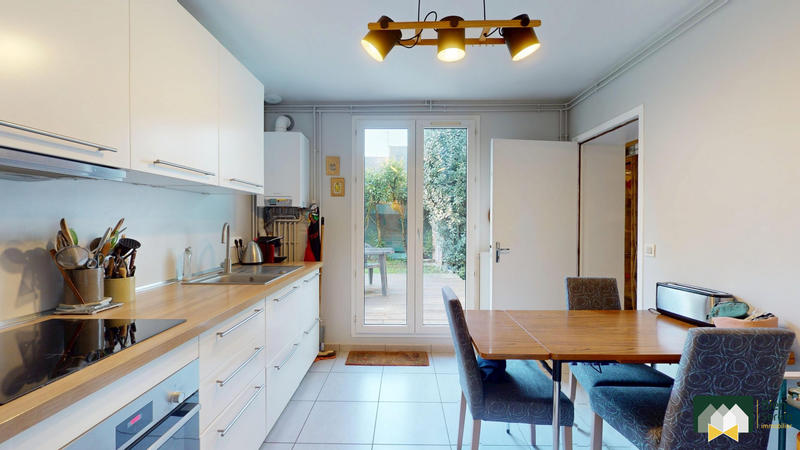 Maison - 99 m² - 5 pièces