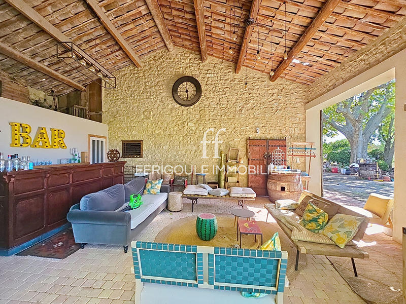 Mas - 353 m² - 10 pièces