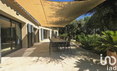 Maison - 240 m² - 8 pièces