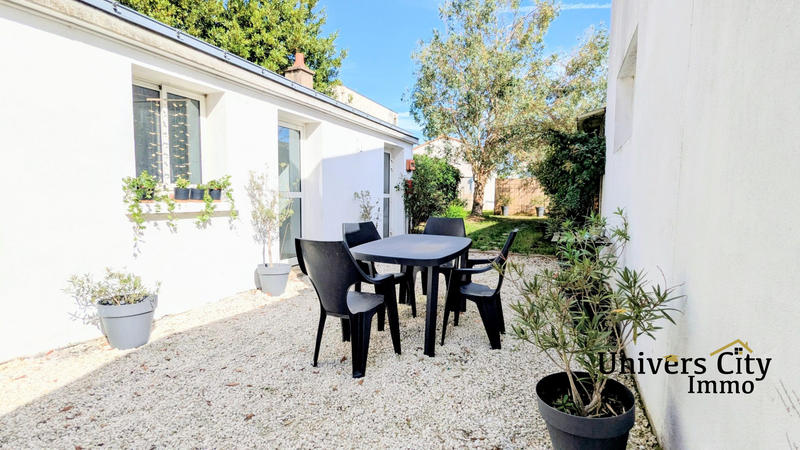 Maison - 235 m² - 9 pièces