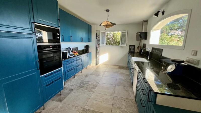 Villa - 220 m² - 8 pièces