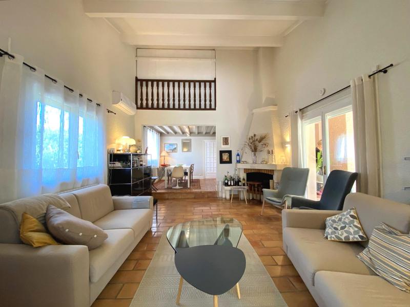 Maison - 230 m² - 10 pièces