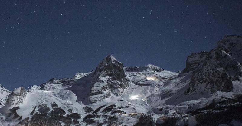 Observation des étoiles au télescope "Des étoiles dans les yeux"