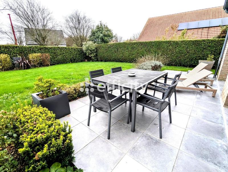 Maison - 234 m² - 8 pièces