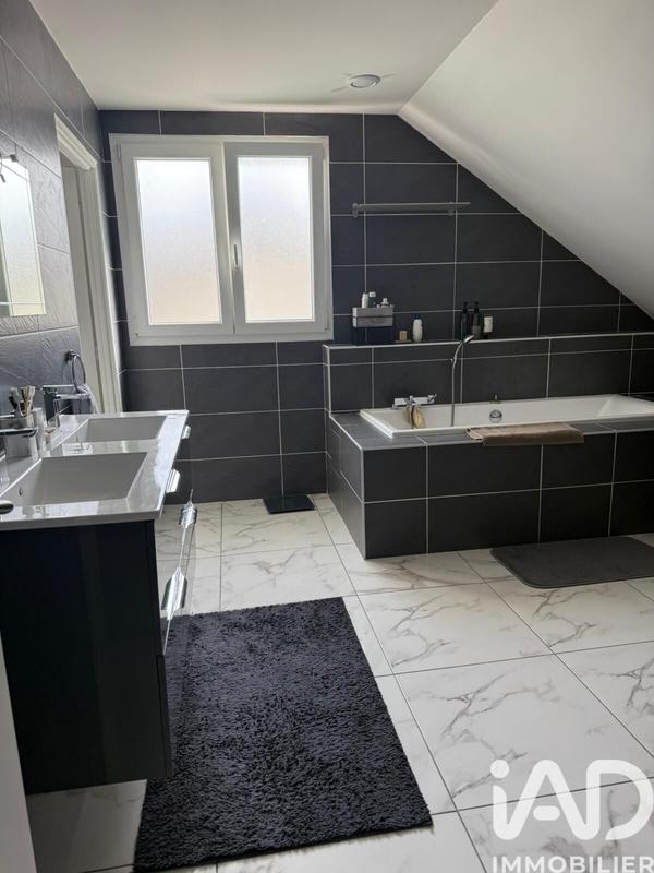 Maison - 166 m² - 7 pièces