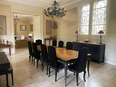 Maison - 454 m² - 14 pièces