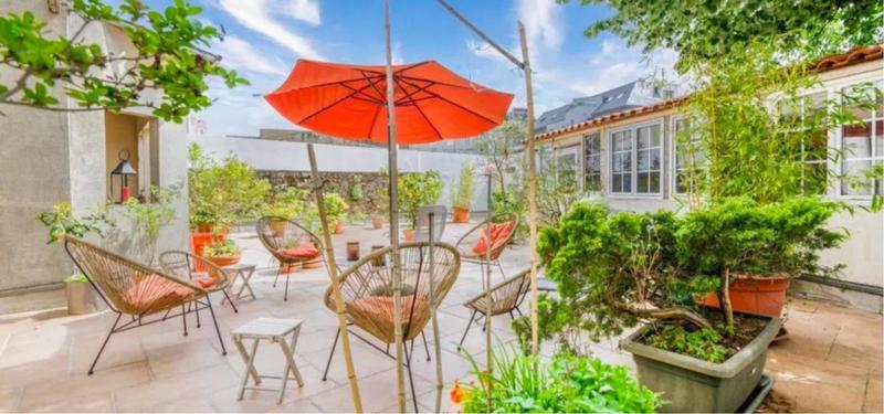 Maison - 220 m² - 9 pièces