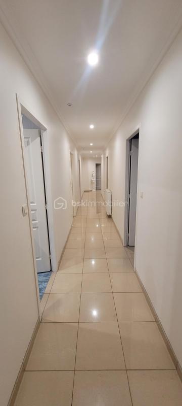 Maison - 230 m² - 8 pièces