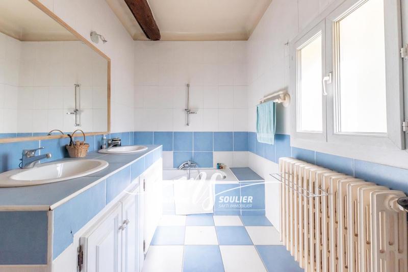 Maison - 340 m² - 12 pièces