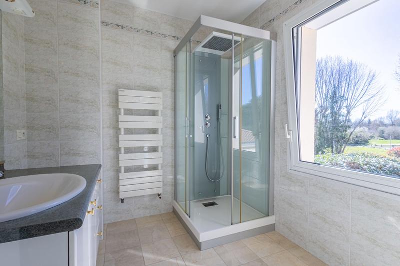 Maison traditionnelle - 188 m² - 7 pièces