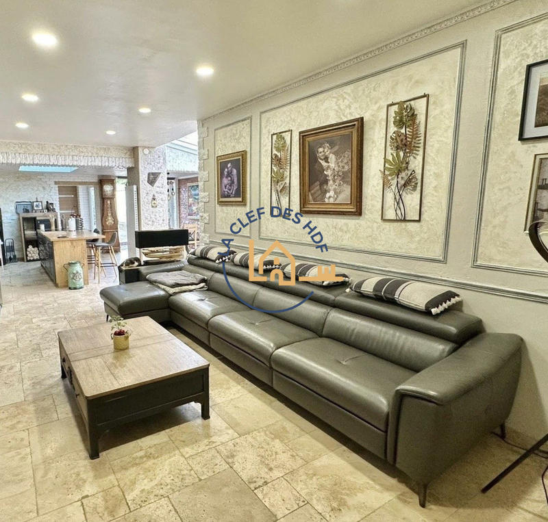 Maison - 208 m² - 6 pièces