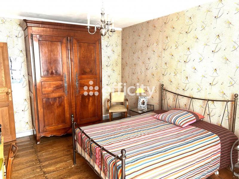 Maison - 201 m² - 7 pièces