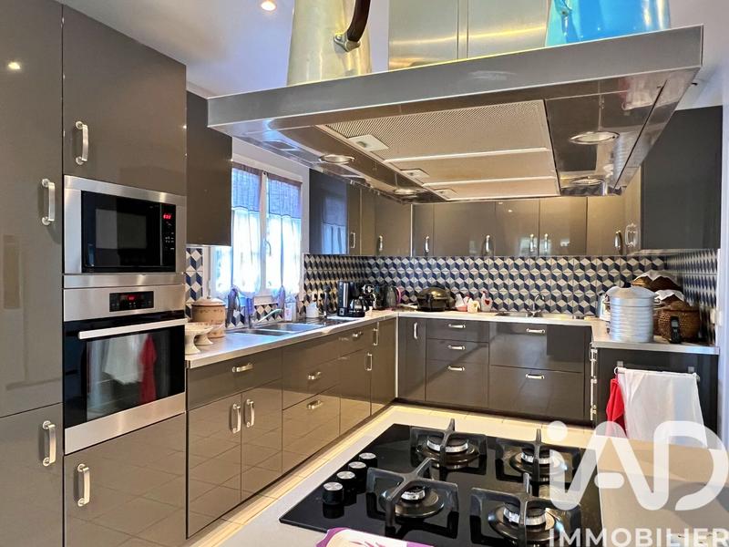 Maison - 266 m² - 7 pièces